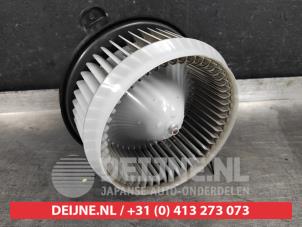 Suzuki Kizashi Heating and ventilation fan motor O540006 photo 2