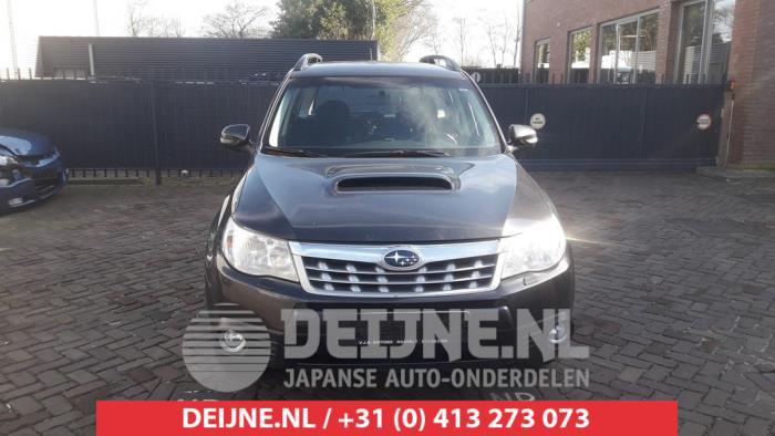 Voorbumper van een Subaru Forester (SH) 2.0D 2011