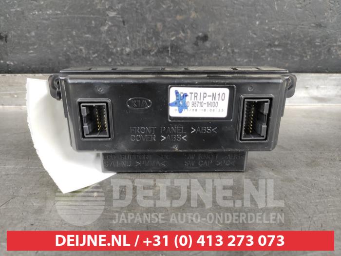 Display Interieur van een Kia Cee'd (EDB5) 1.4 CVVT 16V 2007
