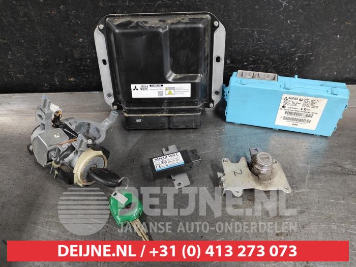 Mitsubishi Pajero Kontaktslot+Sleutel O540299