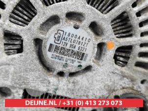 Alternator van een Mitsubishi L-200 2.4 Clean Diesel 4WD 2016