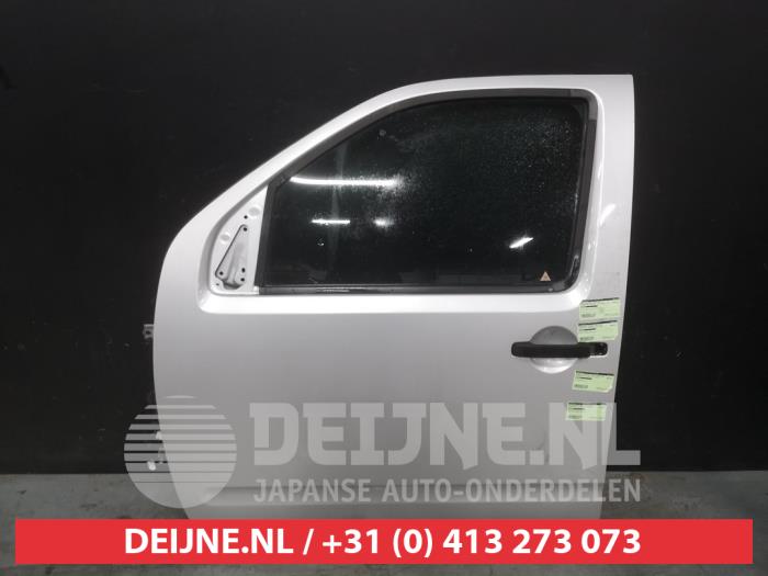 Nissan Navara Portier 4Deurs links-voor O540568