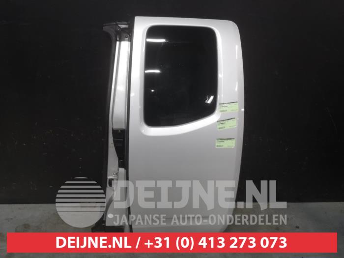 Nissan Navara Portier 4Deurs links-achter O540572