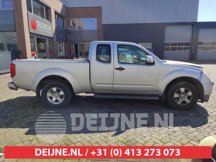 Nissan Navara Portierruit 4Deurs rechts-achter O540581