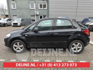 Suzuki SX-4 Portierruit 4Deurs links-achter O541066 foto 3