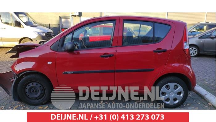 Suzuki Splash Driehoeks Ruit links-achter O541802