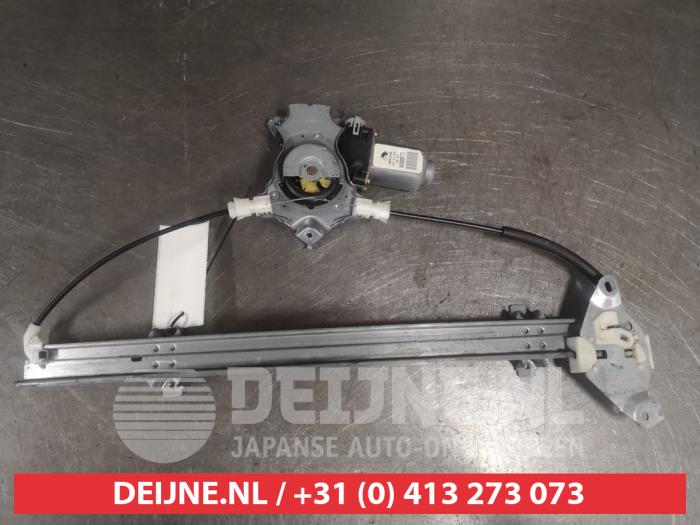 Nissan Almera Tino Ruitmechaniek 4Deurs links-voor O542464