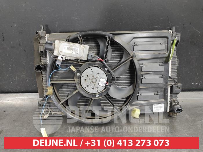 Gebruikte Radiateur Mazda 5 (CWA9) 1.6 CITD 16V Prijs € 75,00 Margeregeling aangeboden door V.Deijne Jap.Auto-onderdelen BV