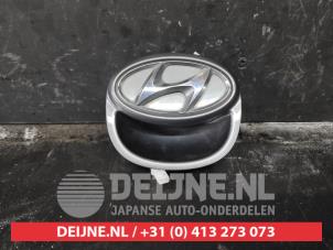 Gebruikte Handgreep Achterklep Hyundai i30 (FD) 1.6 CVVT 16V Prijs € 50,00 Margeregeling aangeboden door V.Deijne Jap.Auto-onderdelen BV