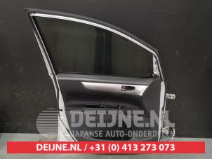 Toyota Avensis Verso Portier 4Deurs links-voor O544523 foto 2