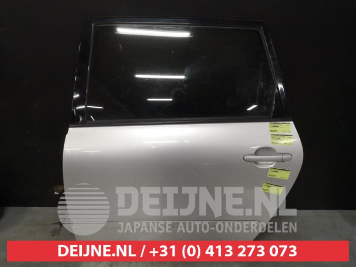 Toyota Avensis Verso Portier 4Deurs links-achter O544527