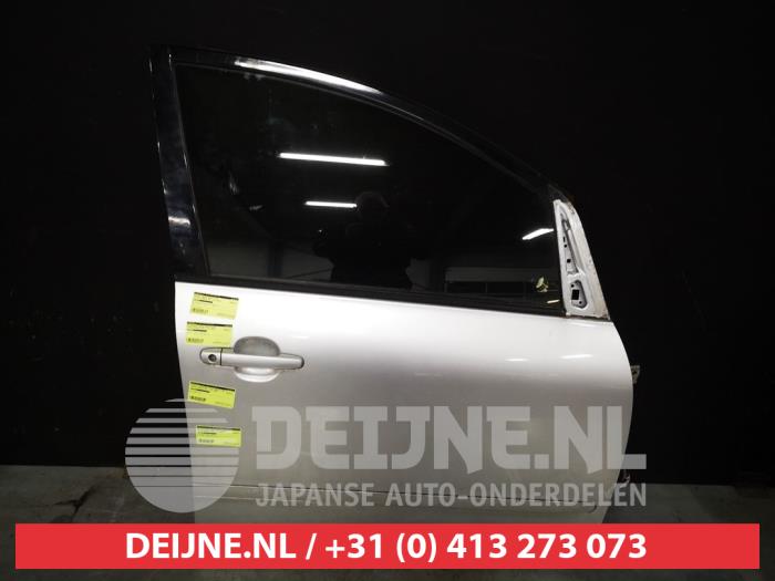 Toyota Avensis Verso Portier 4Deurs rechts-voor O544538