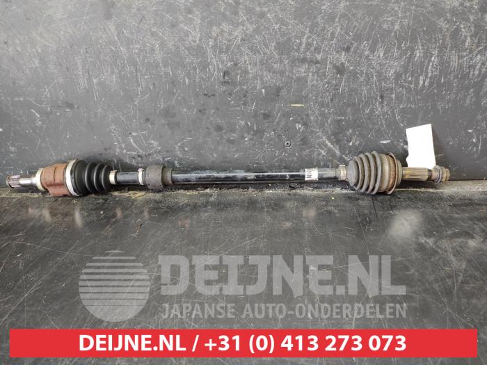 Toyota Yaris Front drive shaft, right O544557