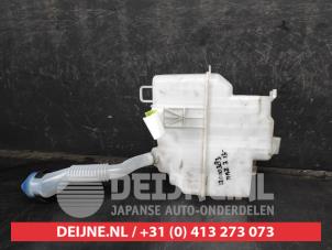 Mazda 3 Front windscreen washer reservoir O544787 photo 2