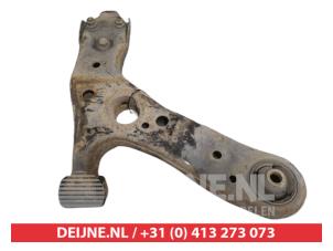 Toyota Auris Front lower wishbone, left O545437 photo 2