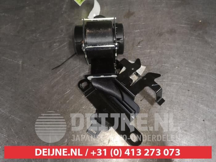 Toyota Verso Rear seatbelt, centre O545478