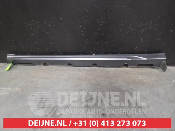 Hyundai Kona Side skirt, left O545906