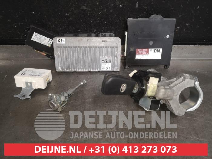 Toyota Yaris Ignition lock + key O546027