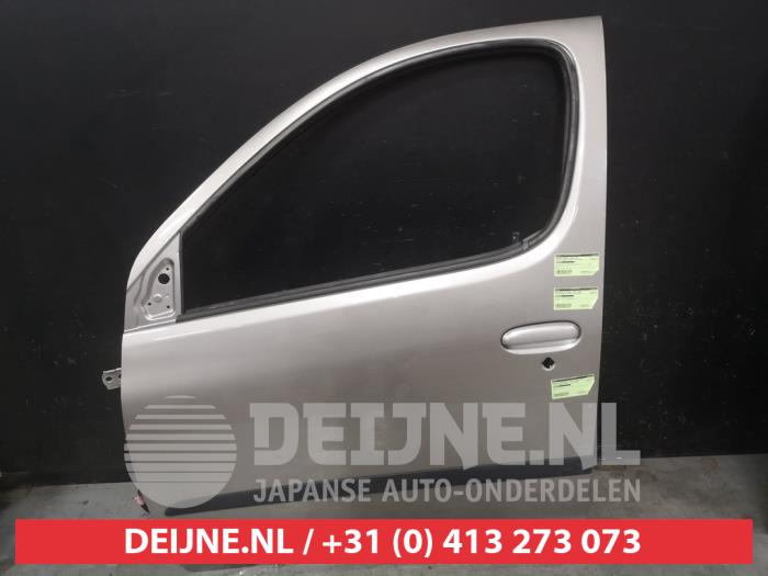 Toyota Yaris Verso Portier 4Deurs links-voor O546181