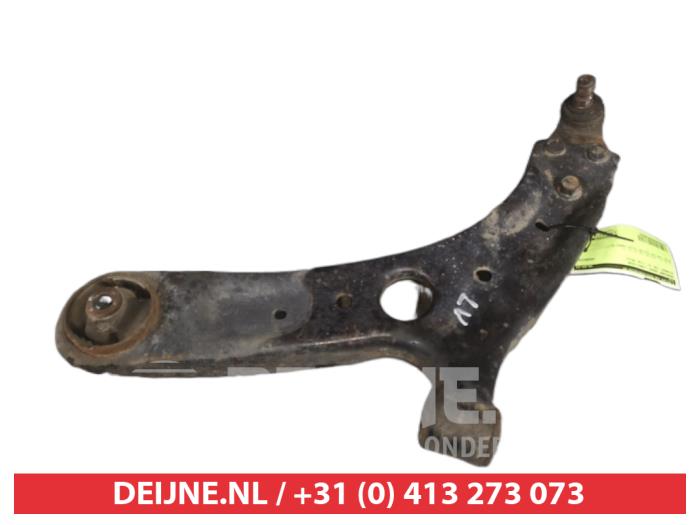 Hyundai I30 Front lower wishbone, left O546634