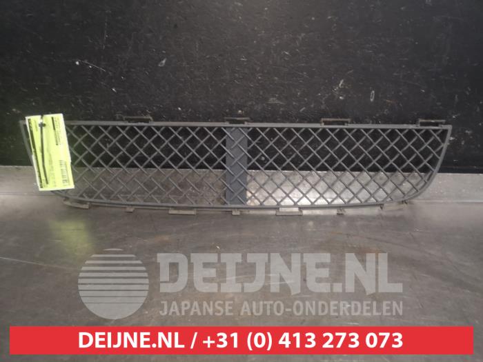Toyota Yaris Grille O546893