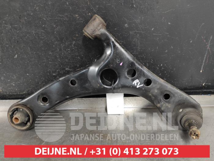 Toyota Avensis Verso Draagarm onder rechts-voor O546921