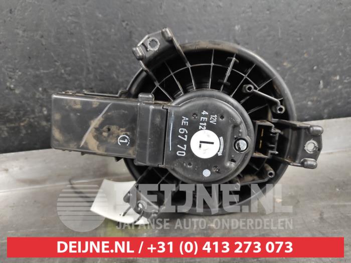 Toyota Hilux Heating and ventilation fan motor O547047