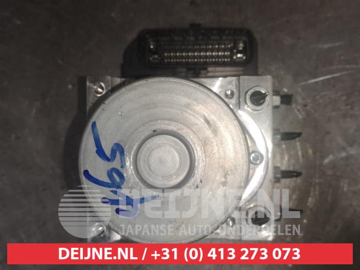 Gebruikte ABS Pomp Toyota Hilux V/VI 2.4 D4D-F 16V 4x4 Prijs € 150,00 Margeregeling aangeboden door V.Deijne Jap.Auto-onderdelen BV