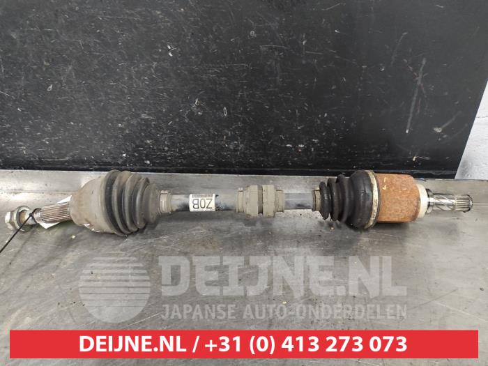 Nissan Pulsar Antriebswelle links vorne O547342
