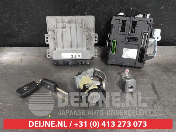 Nissan Pulsar Slotenset Cilinder (compleet) O547348