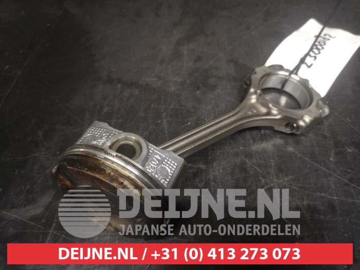 Gebruikte Zuiger Toyota Yaris III (P13) 1.33 16V Dual VVT-I Prijs € 50,00 Margeregeling aangeboden door V.Deijne Jap.Auto-onderdelen BV