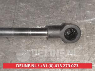 Nissan Juke Rear gas strut, right O548881 photo 3