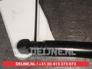 Nissan Juke Gasdemper links-achter O548882 foto 2