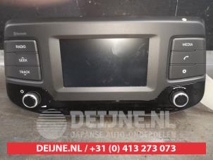 Gebruikte Radio Hyundai i30 (PDEB5/PDEBB/PDEBD/PDEBE) 1.0 T-GDI 12V Prijs € 350,00 Margeregeling aangeboden door V.Deijne Jap.Auto-onderdelen BV