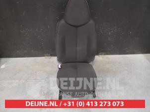 Gebruikte Voorstoel links Toyota Aygo (B10) 1.0 12V VVT-i Prijs € 75,00 Margeregeling aangeboden door V.Deijne Jap.Auto-onderdelen BV