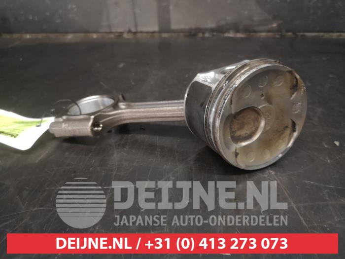 Gebruikte Zuiger Nissan Juke (F15) 1.6 DIG-T 16V Nismo RS Prijs € 50,00 Margeregeling aangeboden door V.Deijne Jap.Auto-onderdelen BV