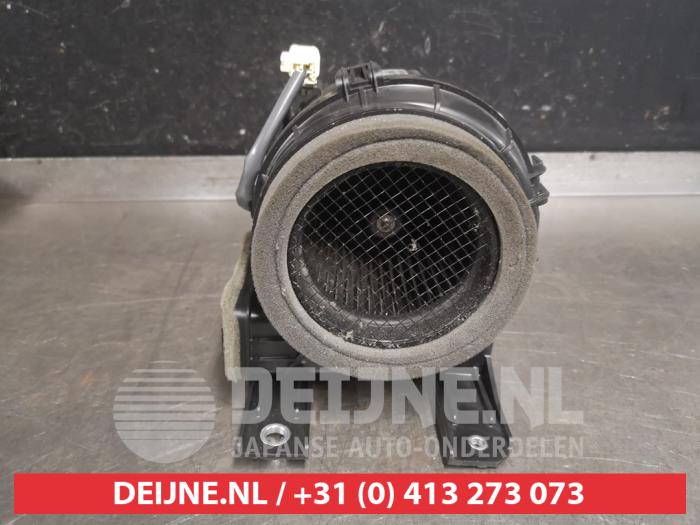 Toyota Yaris Akkulüfter O550136
