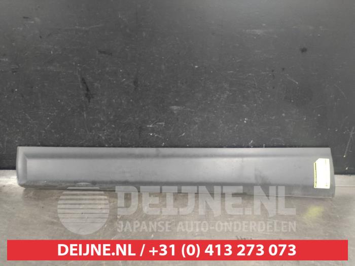 Nissan Qashqai Door strip O550058
