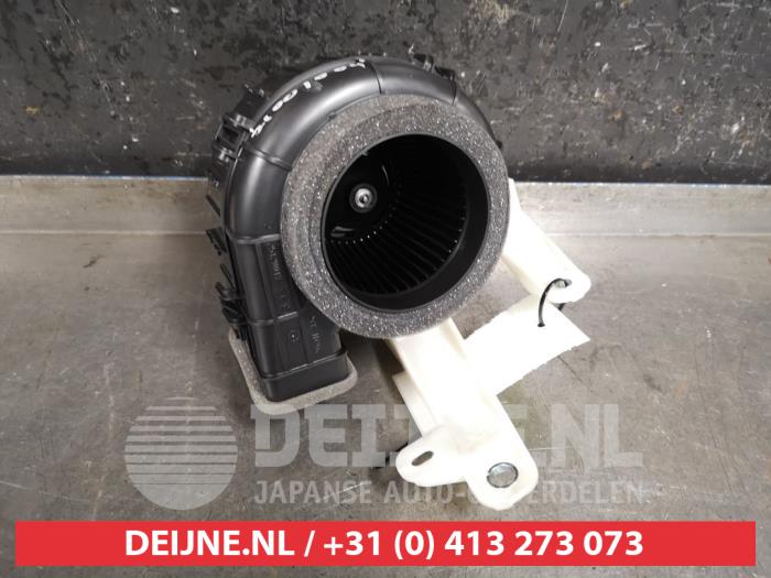 Toyota Yaris Accu ventilator O550185