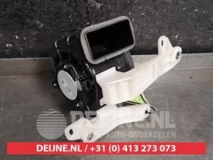 Toyota Yaris Battery fan O550185 photo 2