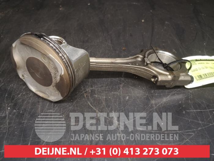 Gebruikte Zuiger Toyota Verso 1.8 16V VVT-i Prijs € 50,00 Margeregeling aangeboden door V.Deijne Jap.Auto-onderdelen BV