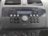 Radio van een Suzuki Swift (ZA/ZC/ZD1/2/3/9), 2005 / 2011 1.3 VVT 16V, Hatchback, Benzine, 1.328cc, 68kW (92pk), FWD, M13AVVT, 2005-02 / 2010-09, EZC11; MZA11; MZC11; NZA11; NZC11 2007