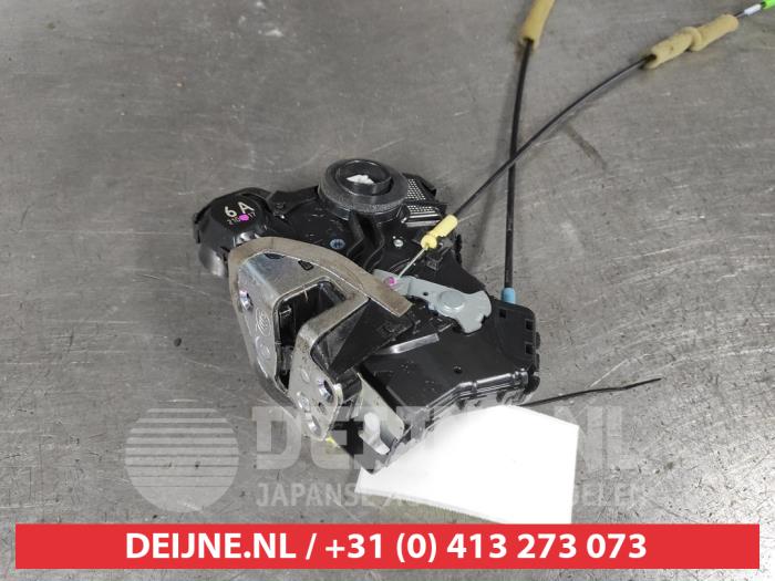 Toyota Prius Plus Deurslot Mechaniek 4Deurs links-voor O550499