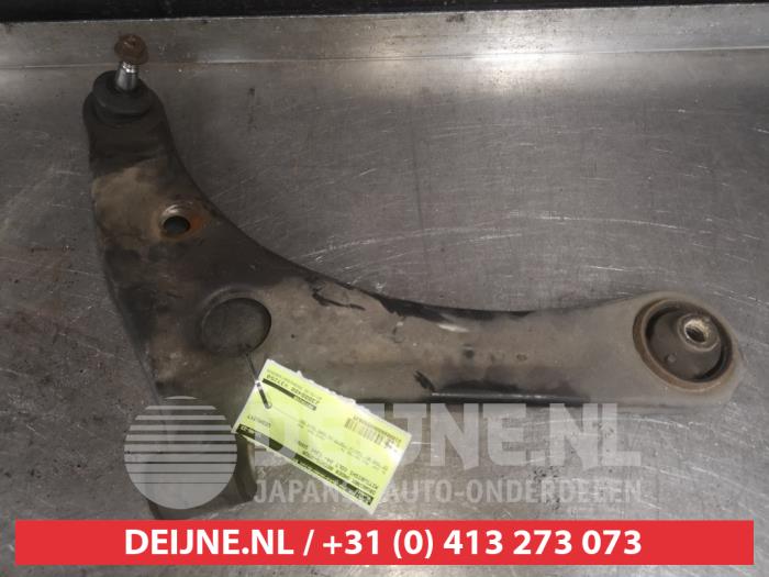Mitsubishi Colt Draagarm onder rechts-voor O550635