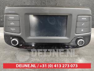 Gebruikte Radio Hyundai i30 Wagon (PDEF5) 1.0 T-GDI 12V Prijs € 75,00 Margeregeling aangeboden door V.Deijne Jap.Auto-onderdelen BV