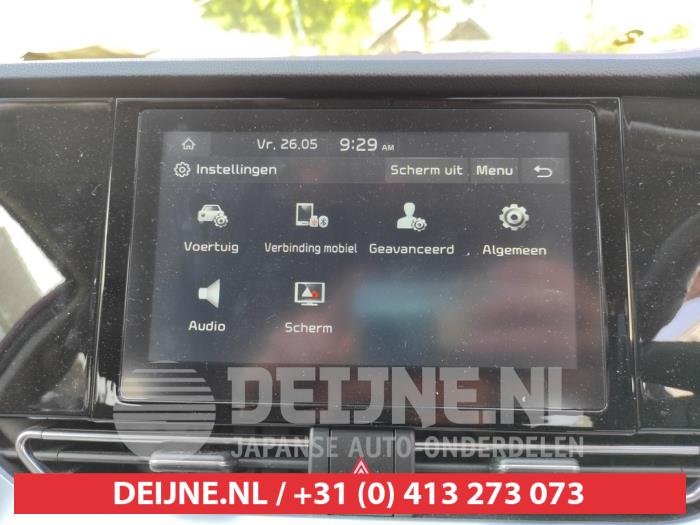 Radio van een Kia Niro I (DE) 1.6 GDI Hybrid 2020