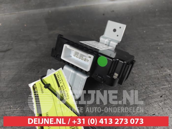 Hyundai I10 DC/CD converter O551906