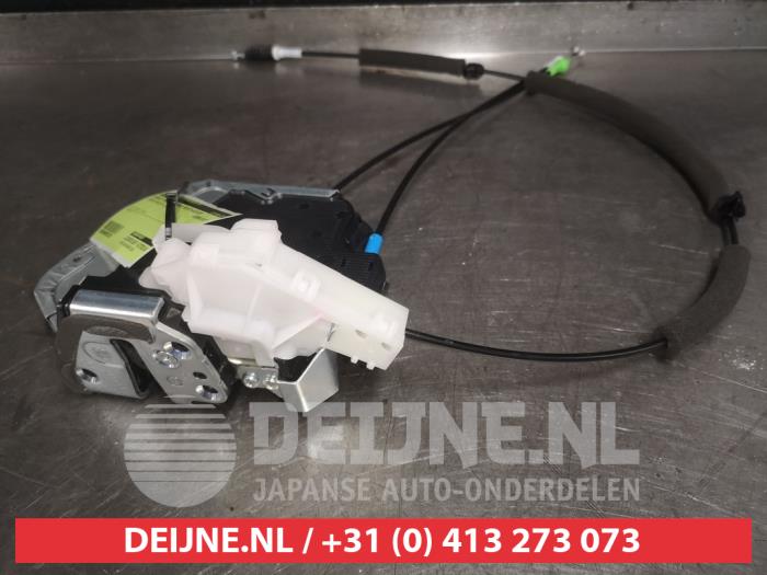Toyota C-HR Türschlossmechanik 4-türig rechts hinten O552369