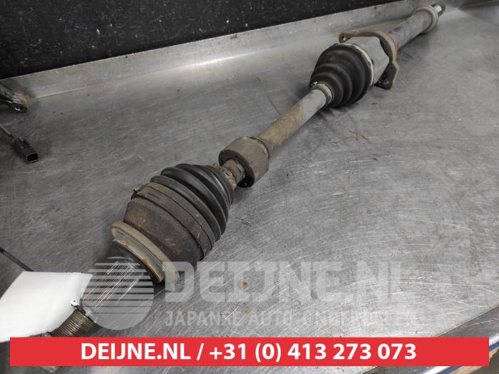 Gebruikte Aandrijfas rechts-voor Toyota Avensis Wagon (T27) 2.2 16V D-4D-F 150 Prijs € 75,00 Margeregeling aangeboden door V.Deijne Jap.Auto-onderdelen BV