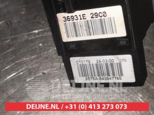 Nissan Almera Ruitenwis Schakelaar O552929 foto 3